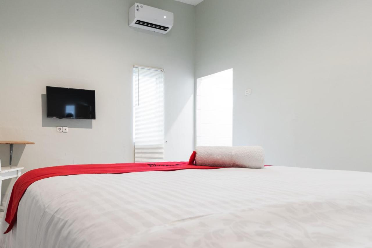 Reddoorz Plus Near Rs Usu Medan 2 المظهر الخارجي الصورة