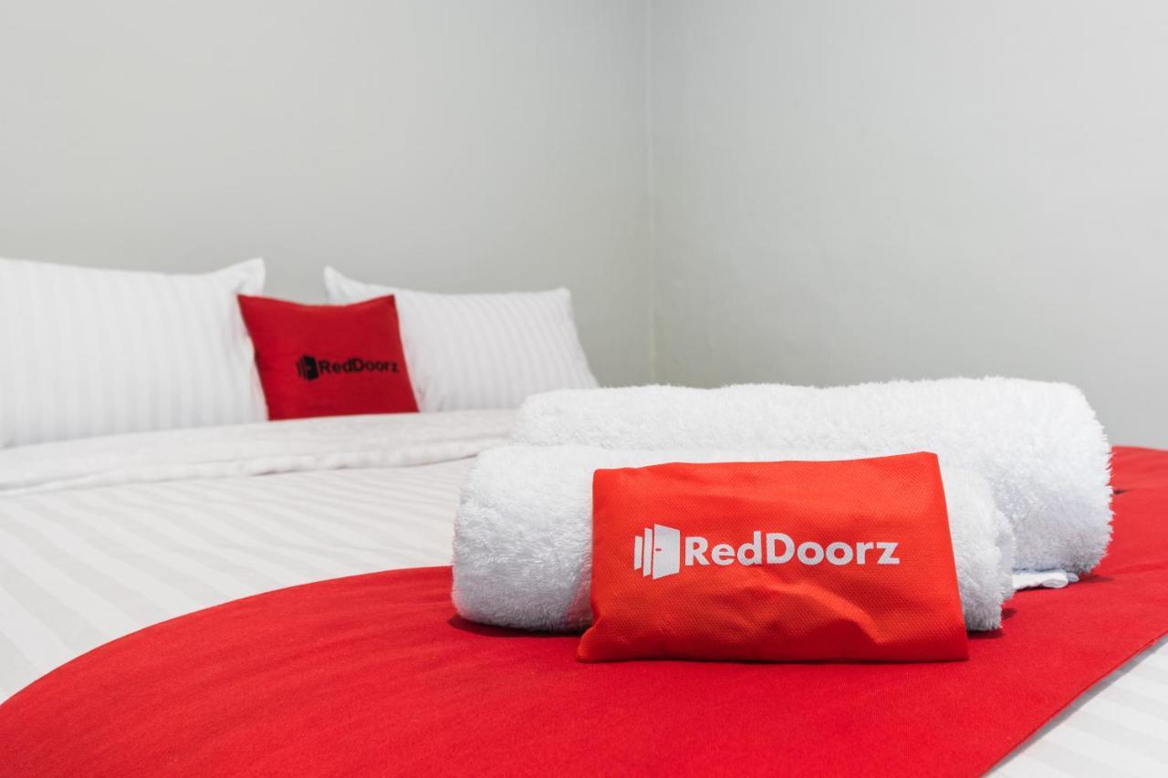 Reddoorz Plus Near Rs Usu Medan 2 المظهر الخارجي الصورة