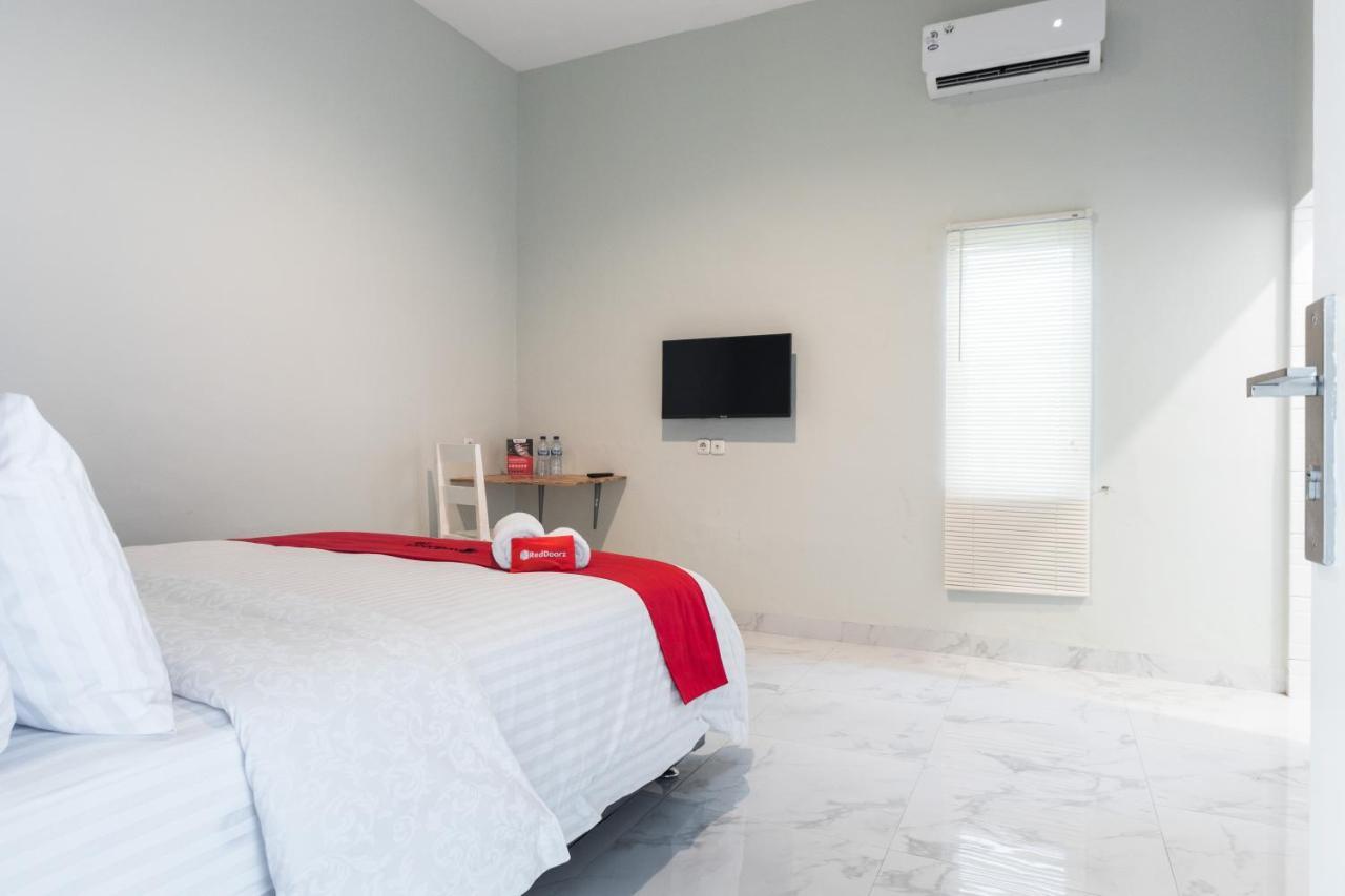 Reddoorz Plus Near Rs Usu Medan 2 المظهر الخارجي الصورة