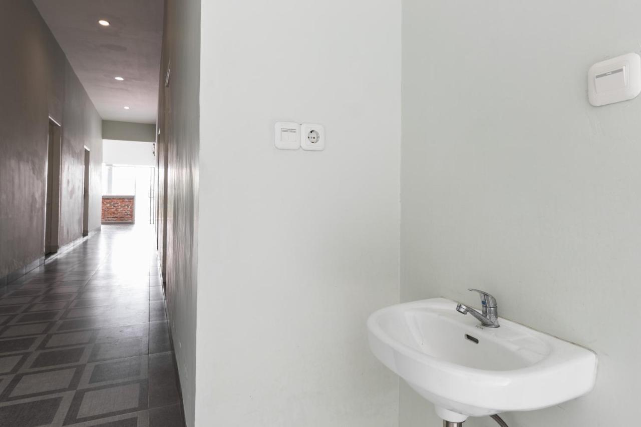 Reddoorz Plus Near Rs Usu Medan 2 المظهر الخارجي الصورة