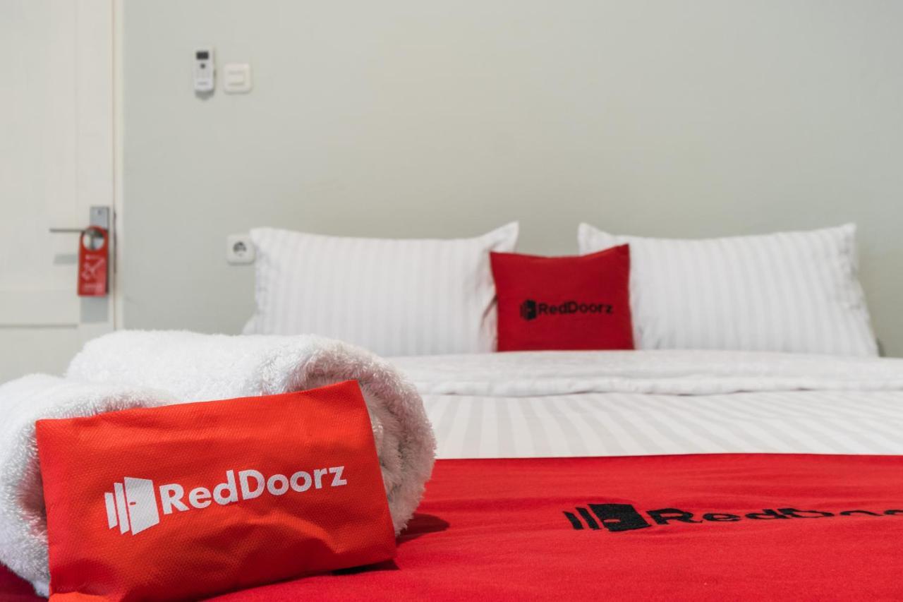 Reddoorz Plus Near Rs Usu Medan 2 المظهر الخارجي الصورة