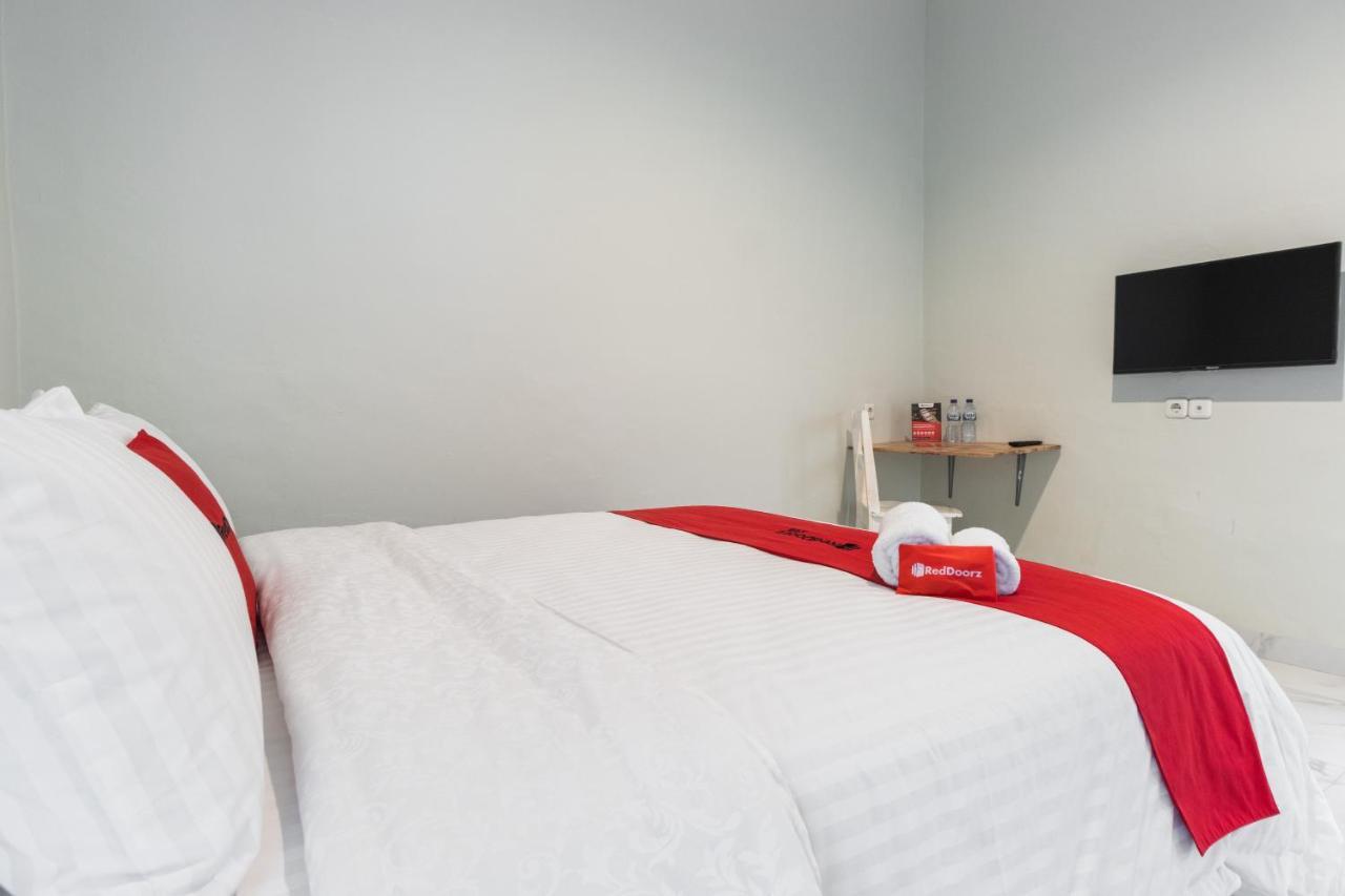 Reddoorz Plus Near Rs Usu Medan 2 المظهر الخارجي الصورة