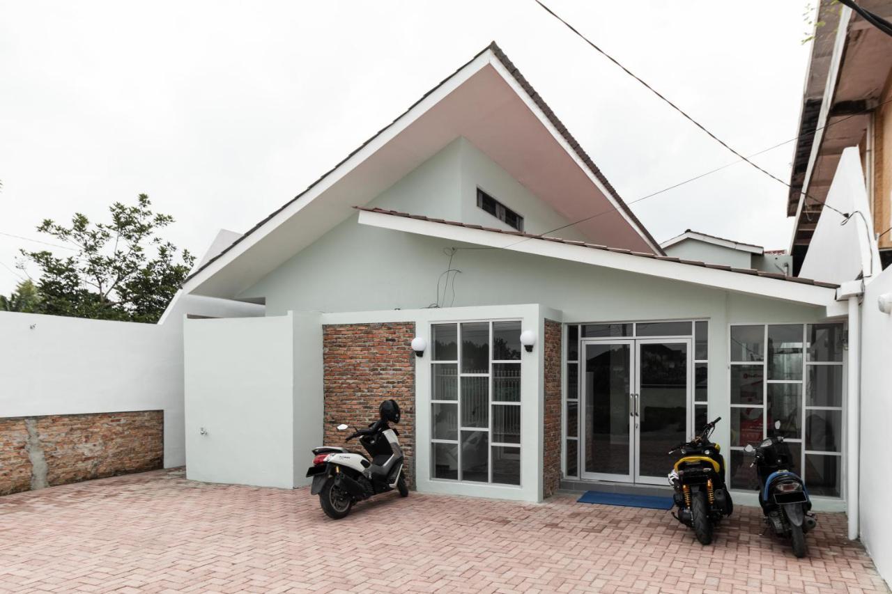 Reddoorz Plus Near Rs Usu Medan 2 المظهر الخارجي الصورة