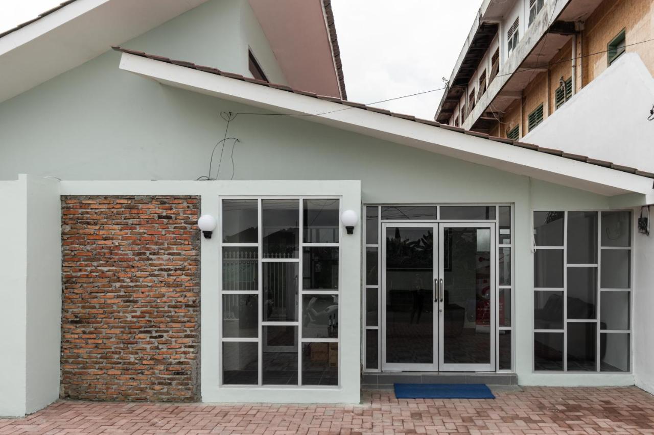 Reddoorz Plus Near Rs Usu Medan 2 المظهر الخارجي الصورة