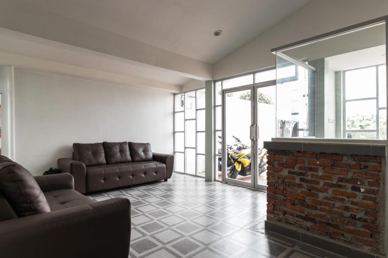 Reddoorz Plus Near Rs Usu Medan 2 المظهر الخارجي الصورة